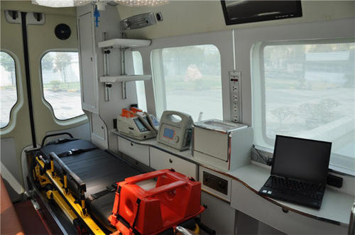 漳县救护车内部